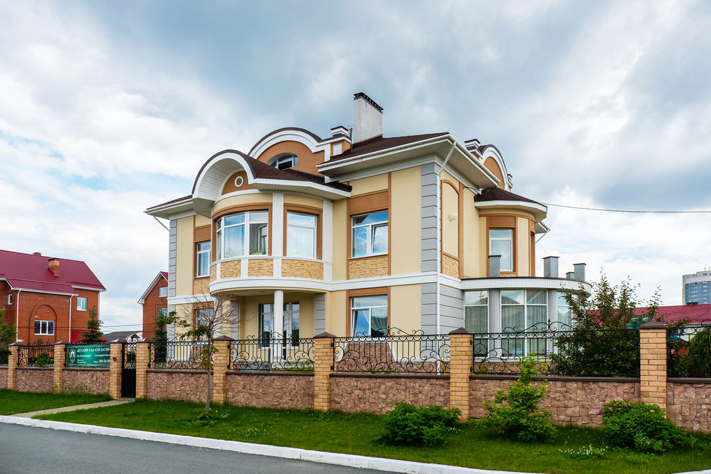 Сады на широкой речке фото. Учебная 31 екатеринбург коттедж. Сад широкая речка. Красивый пруд. Сад широкая речка.