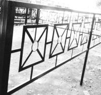 Ритуальная кованая оградка на кладбище №12