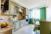 Кухонный гарнитур угловой в светло-зеленом цвете